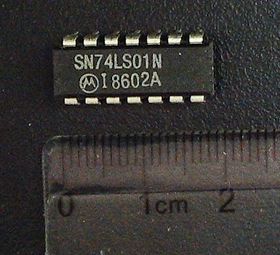 74LS01